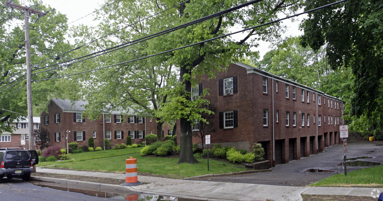 Building Photo - 191 Knickerbocker Rd