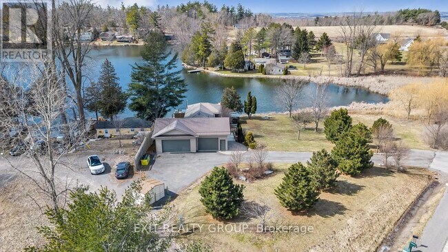 Photo du bâtiment - 1531 FOXBORO-STIRLING ROAD