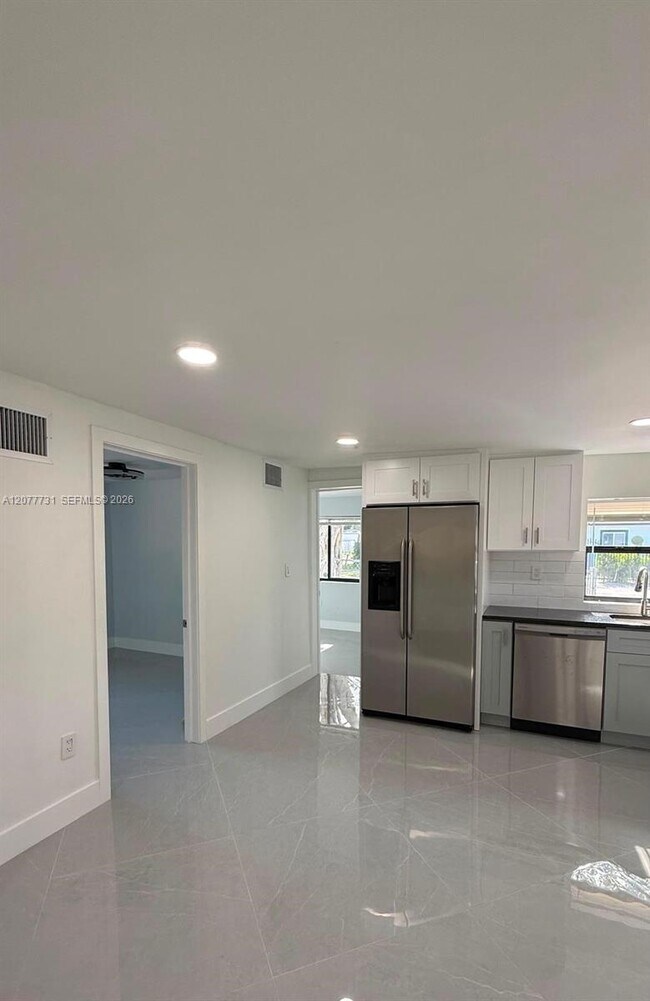 Building Photo - 305 NE 58th Terrace