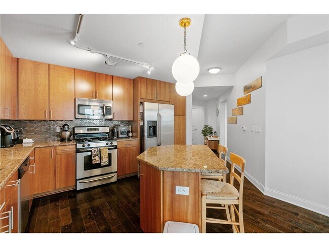 Foto del edificio - 100 3rd Ave S