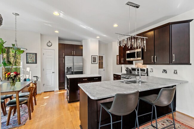 Building Photo - Get March Free!! Charming Home on Large Lot in Chapel Hill!