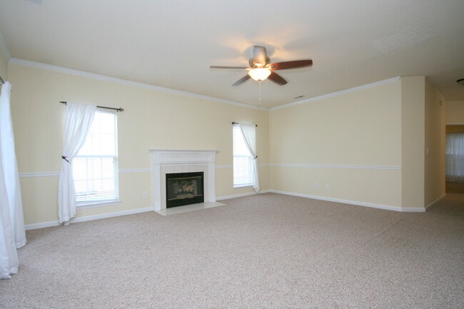Building Photo - 215 River Oaks Dr