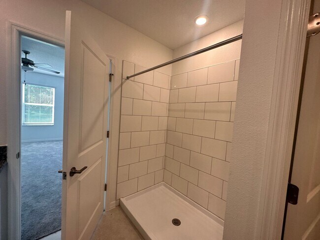 Foto del edificio - Spacious 5BR House in Lakeland