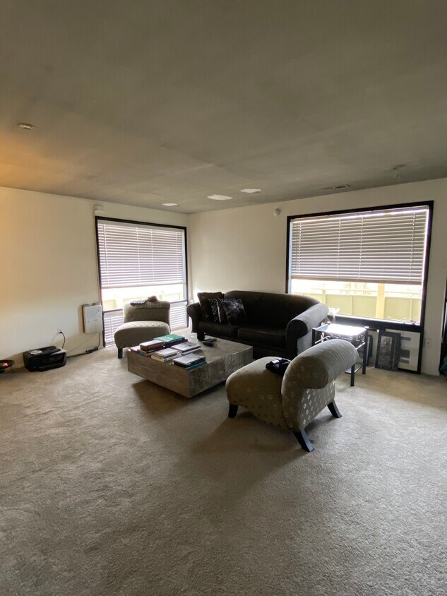 Foto del edificio - 7300 Donnell Pl