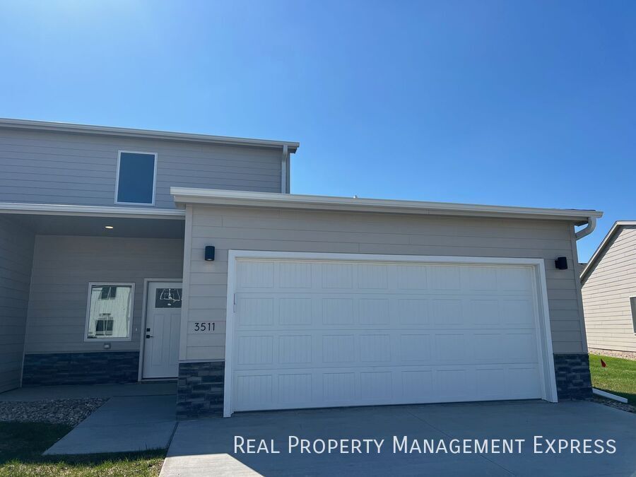 Foto principal - Modern 3-Bed, 2.5-Bath Home in West Sioux ...