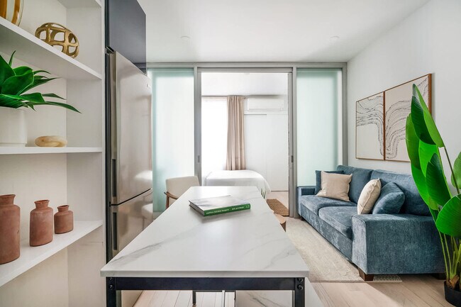 Foto del edificio - 317 E 78th St