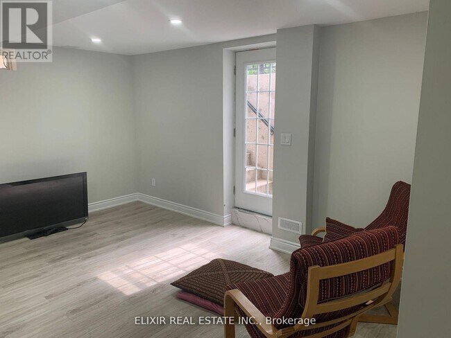 Photo du bâtiment - 32 Mayo Ave