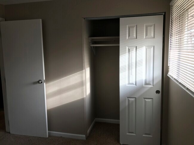 Building Photo - 313 Brookforest Dr