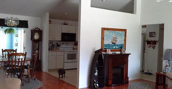 Building Photo - Move-In Ready 3BR/2BA Home with Private Spa & 2-Car Garage