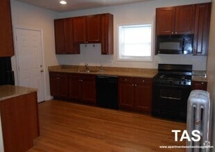 Building Photo - 3922 N Pine Grove Ave