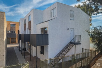 Building Photo - Las Casitas