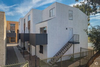 Building Photo - Las Casitas