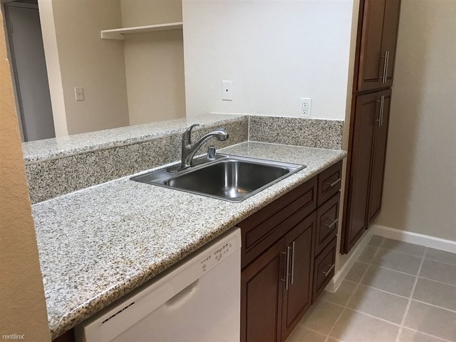 Foto del edificio - 1415 Loeffler Ln
