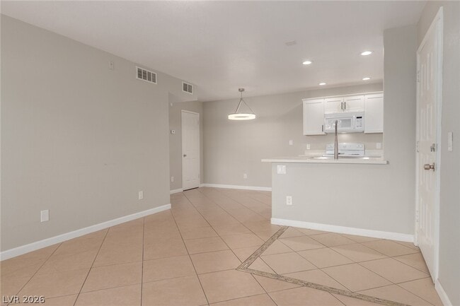 Building Photo - 221 Mission Catalina Ln