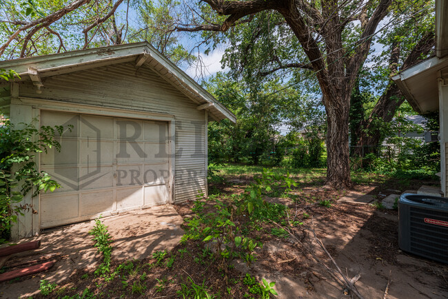 Building Photo - 1539 N Waco Ave