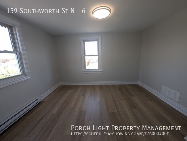 Photo du bâtiment - Newly Renovated 1 Bedroom - everything brand new
