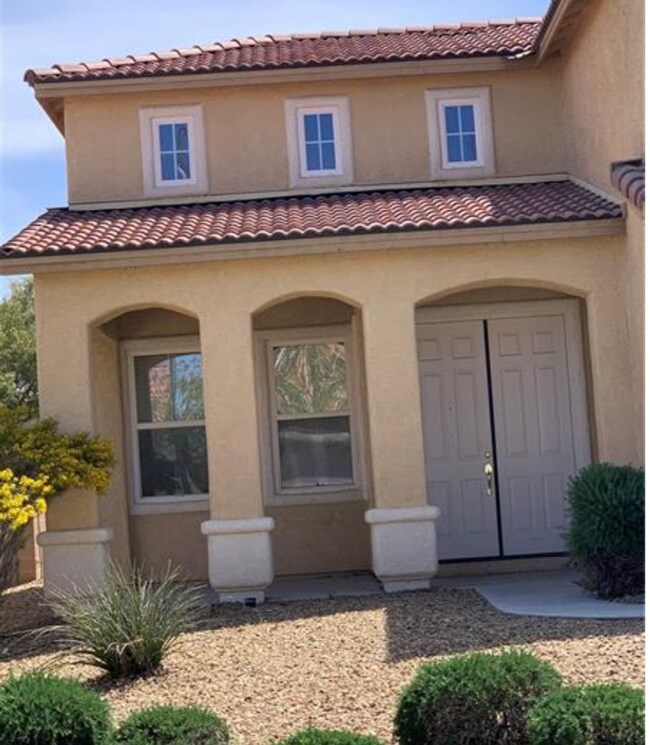 Building Photo - Stylishly Updated Southwest Home with Spac...
