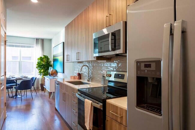 Building Photo - Everly