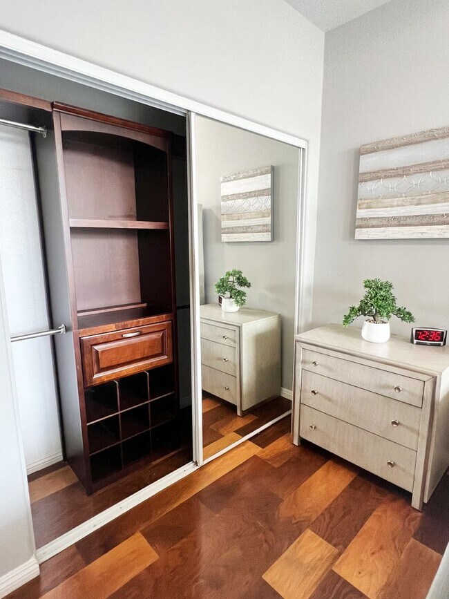 Foto del edificio - Beautiful 1 Bed/1 Bath Fully Furnished Lig...
