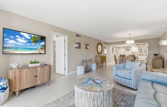 Building Photo - 853-899-899 Beach Rd