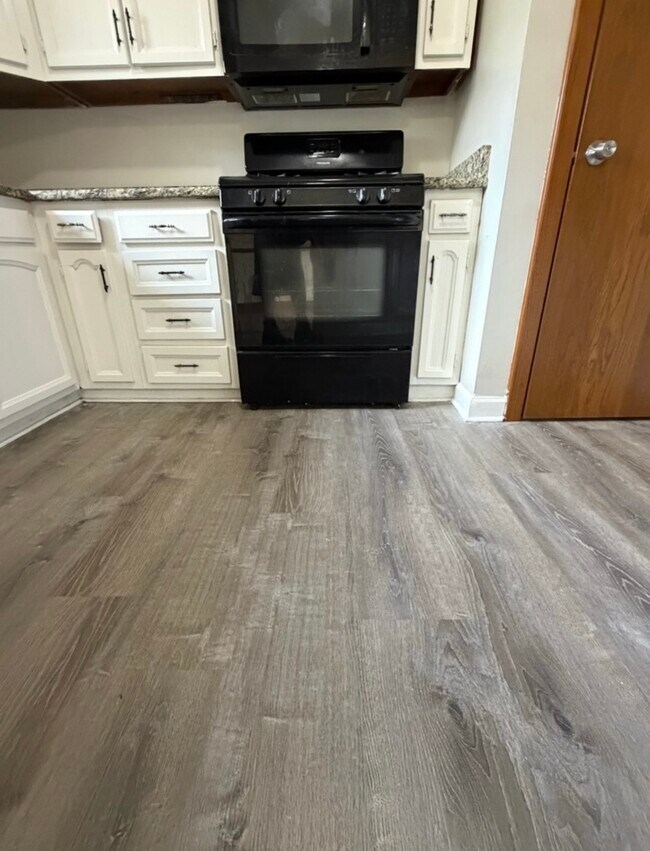 Foto del edificio - 18453 Clyde Rd