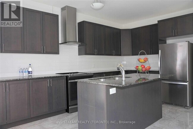 Building Photo - 5 Red Rose Ln