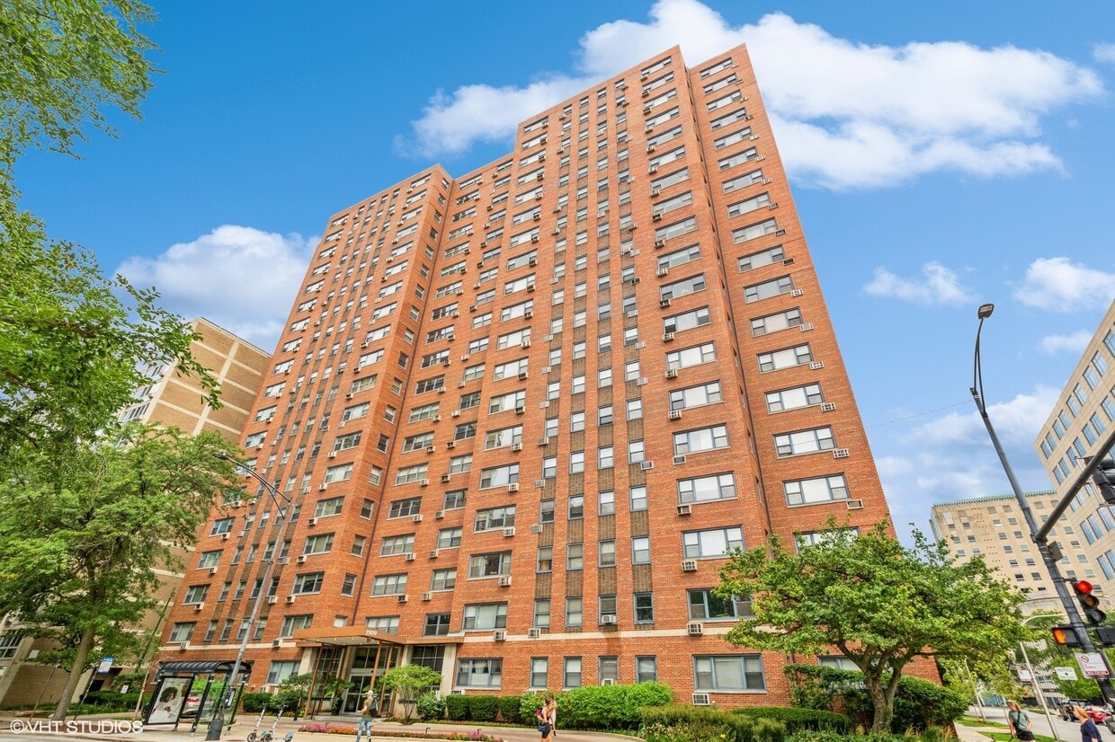 Primary Photo - 2909 N Sheridan Rd