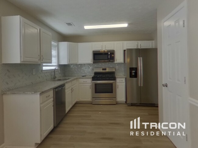 Building Photo - 40 Hazelhurst Dr