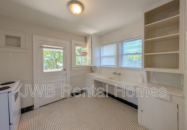 Foto del edificio - 2022 Dellwood Ave
