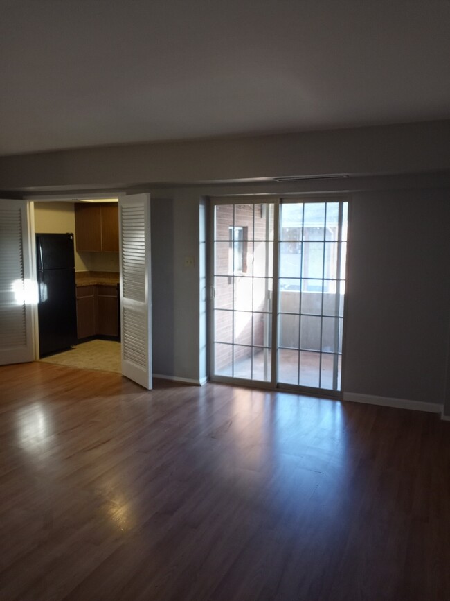 Building Photo - 230 W Sheridan Ave