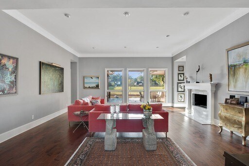 Foto del edificio - 1443 Sugar Creek Blvd