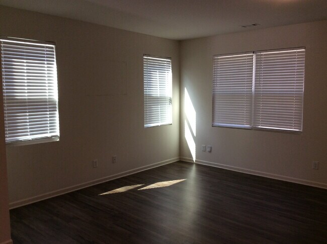 Building Photo - 3075 Tarian Way