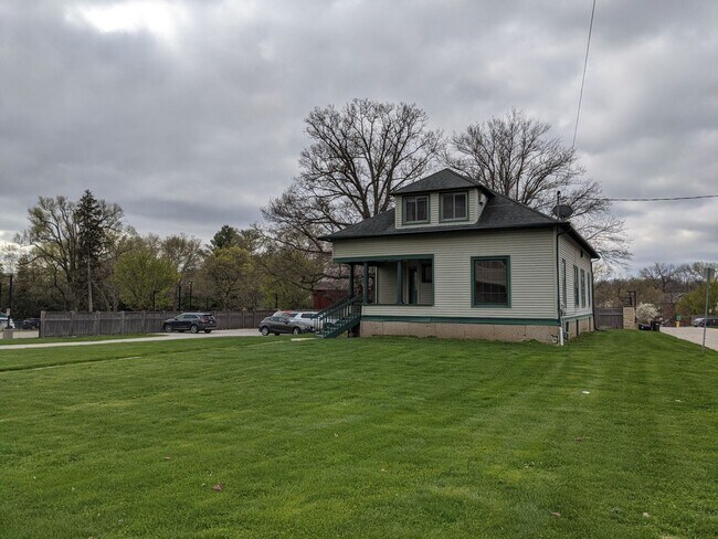 Foto del edificio - AVAILABLE NOVEMBER 2025!  4-bedroom, 2-bat...