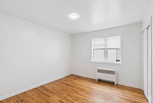 2BR, 1BA - 700SF - Primary Bedroom - 1936 Naylor Rd SE