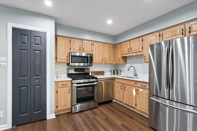 Foto del edificio - 809 Oakton Ave