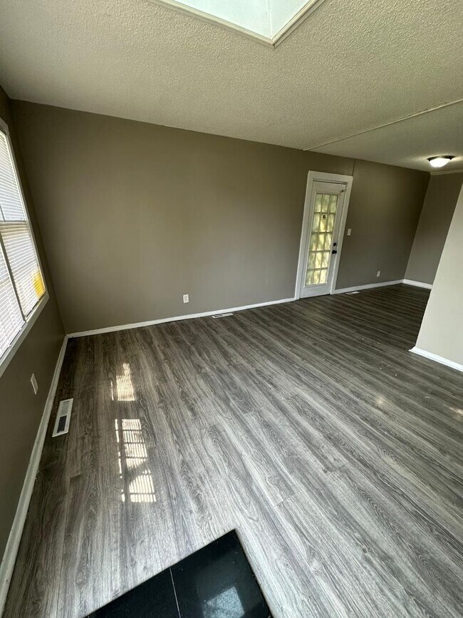 Building Photo - 3 bedroom 1 bath