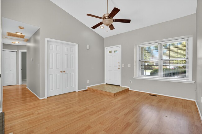 Photo - 14 Braxton Dr House