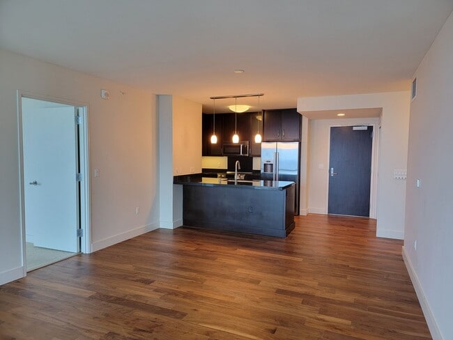 Photo - High Rise. Ocean Views. Washer. Dryer (RRLLC) Apartment