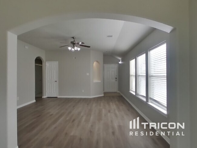 Building Photo - 318 Annatto Ln