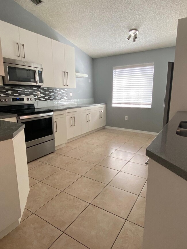 Foto del edificio - 2322 NW 166th Ave