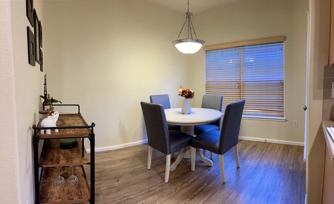 Dining area - 5015 Northern Lights Dr