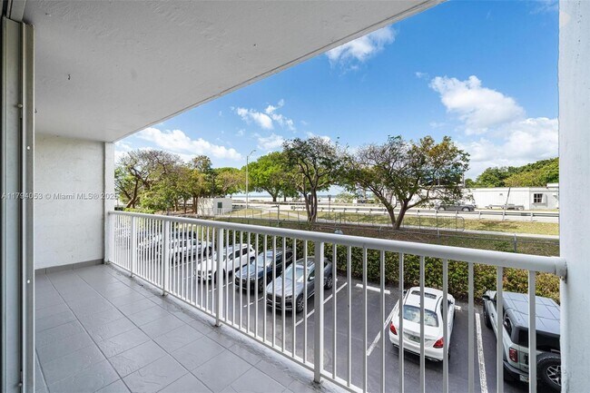 Foto del edificio - 150 SE 25th Rd