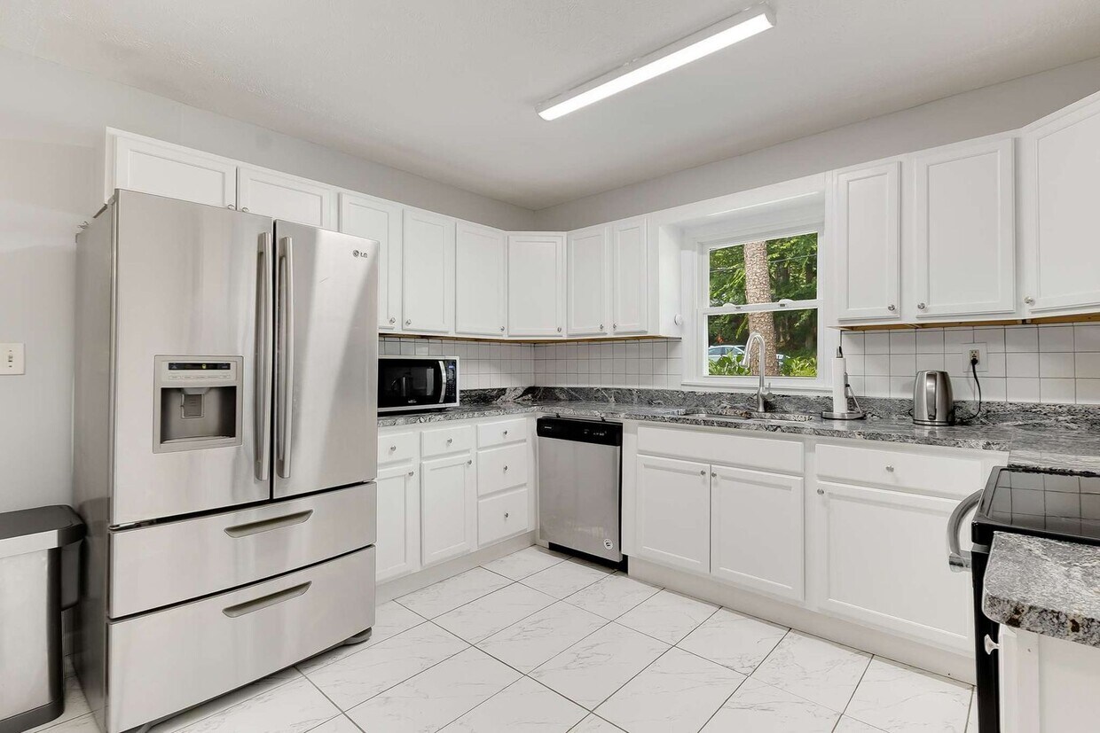 Foto principal - Charming 1950's Ranch w/ Modern Upgrades a...