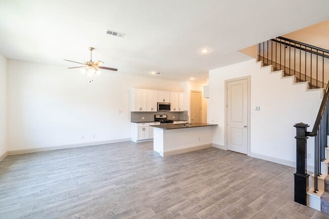 Building Photo - 6151 Blythe Dr