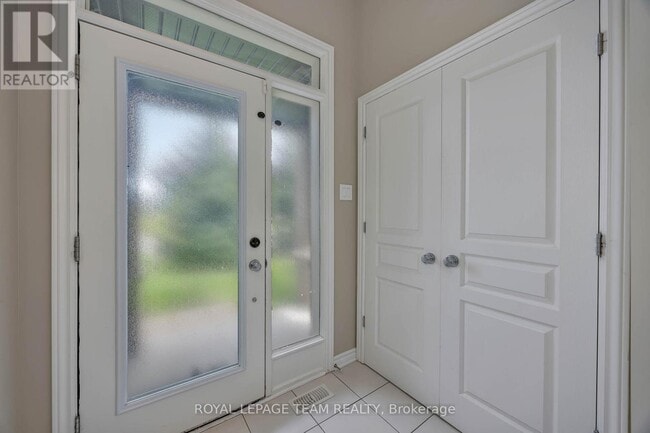 Photo du bâtiment - 880 Fletcher Cir