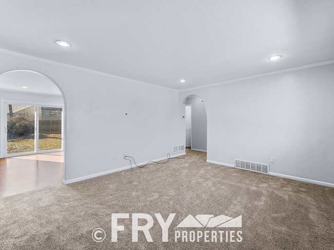 Building Photo - Updated Duplex on Large Lot in Great Location