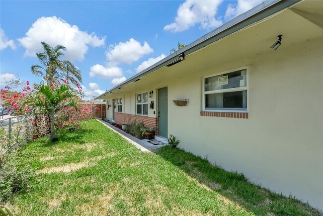 Building Photo - 441 NE 30th Ct