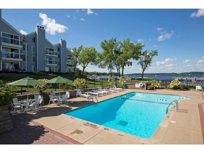 Building Photo - Gables Condo For Rent! In the Heart of Excelsior!