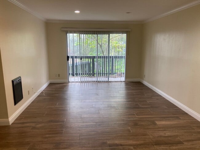 Building Photo - Resort Style Living Large One Bedroom, One...