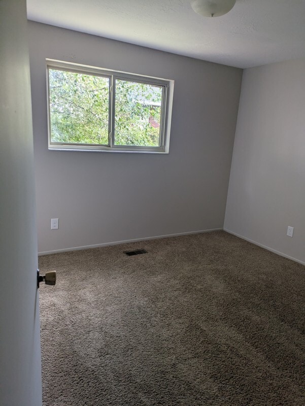 Building Photo - 4960 S 425 W